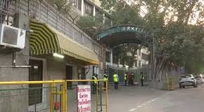 बम धमाकों की बढ़ती धमकियों के बीच दिल्ली पुलिस स्कूल शिक्षकों को संकट प्रबंधन में प्रशिक्षित करेगी