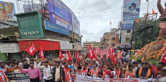 दिल्ली से केरल तक ‘ दिखा भारत बंद’ का असर, बैंक-परिवहन समेत कई सेवाएं बाधित, जगह-जगह ट्रेड यूनियनों का प्रदर्शन