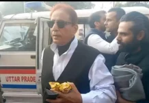 दो पैन कार्ड रखने में आजम खान और बेटे को साल-साल की कैद, बैरक नंबर एक नया ठिकाना