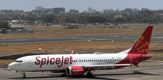 मुंबई से कोलकाता जा रहे स्पाइसजेट फ्लाइट में इंजन खराबी, कोलकाता में इमरजेंसी लैंडिंग